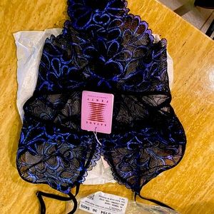 Lace bodysuit with rings, black caviars/iridescent